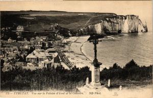 CPA ETRETAT-Vue sur la Falaise d'Aval et le Calvaire (347723)