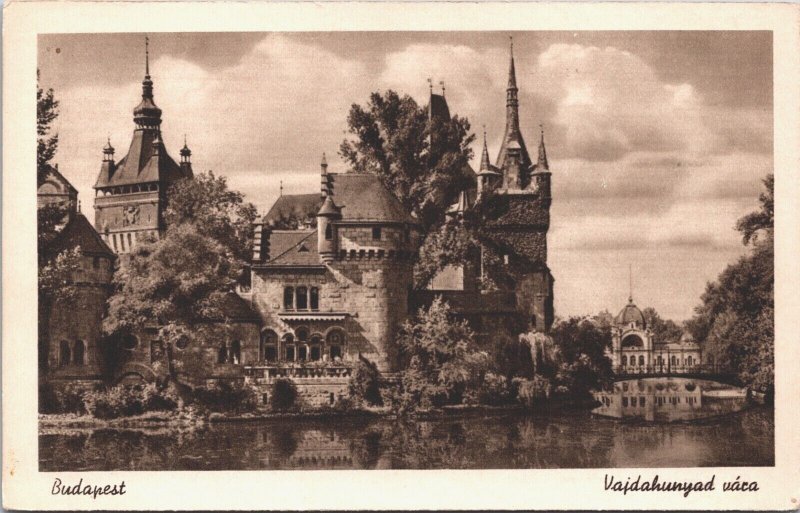 Hungary Budapest Vajdahunyad Vára Vintage Postcard 09.21