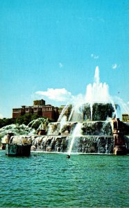 Illinois Chicago Grant Park Buckingham Fountain & The Conrad Hilton