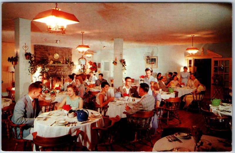 VINTAGE POSTCARD DINING ROOM AT STRICKLAND'S MOUNTAIN INN MT. POCONO P.A. 1966