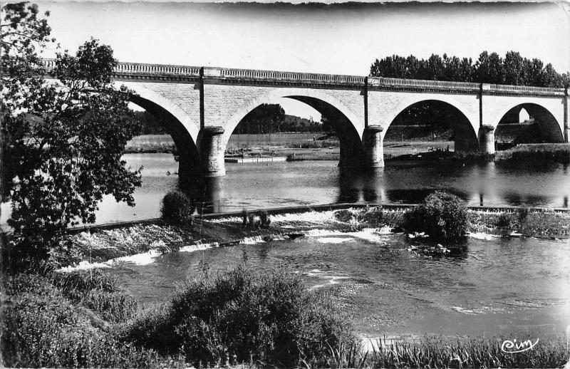 BR47800 La roche Posay les bains le port du chemin     France 1 2 3