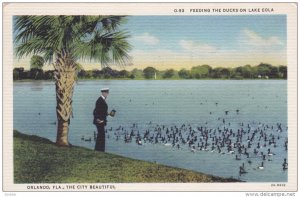 ORLANDO, Florida, PU-1933; Feeding The Ducks On Lake Eola