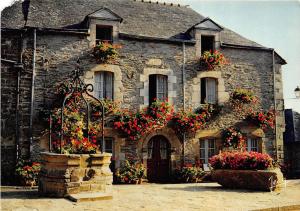 BR13486 Place du Puits Rochefort en Terre   france