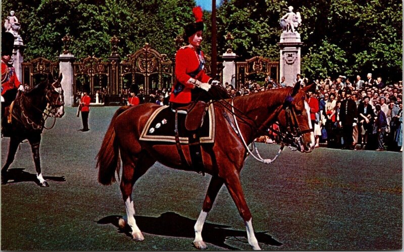 HM Queen Trooping Colour Ceremony London Postcard UNP VTG Unused Vintage Chrome 
