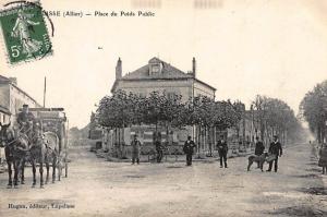 LAPALISSE : place du poiids public (diligence) - tres bon etat