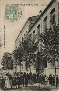 CPA NEUILLY-PLAISANCE - Les Ecoles (44489)