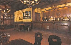 Wisconsin  Milwaukee  Schlitz Brewing Company   Brown Bottle Guest Hall