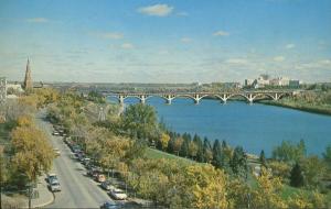 University Bridge Spadina Cres U of S Saskatoon SK Sask Vintage Postcard D7