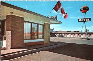 Postcard MOTEL SCENE Brooks Alberta AB AI7123