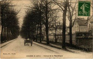 CPA HOUDAN - Avenue de la Republique (102689)