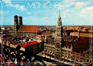 Germany Muenchen Blick Vom Alten Peter auf Rathaus und Frauenkirche