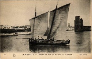 CPA La ROCHELLE Entere du Port au moment de la Marée (666703)