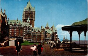 VINTAGE POSTCARD CHATEAU FRONTENAC AND DUFFERIN TERRACE BOARDWALK AT QUEBEC