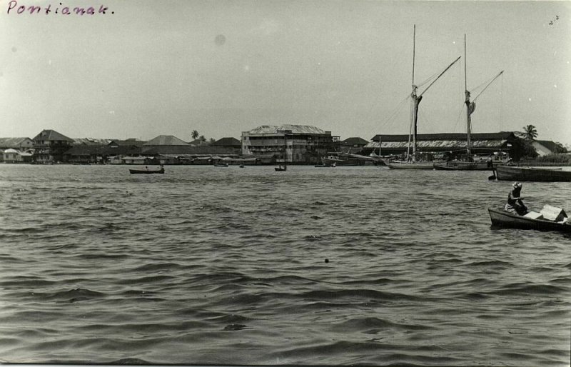 indonesia, BORNEO PONTIANAK, Kalimantan, Harbour Scene (1940s) RPPC Postcard