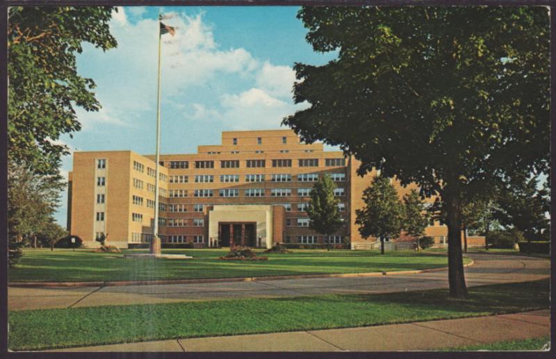 Veterans Hospital,Iron Mountain,MI Postcard BIN