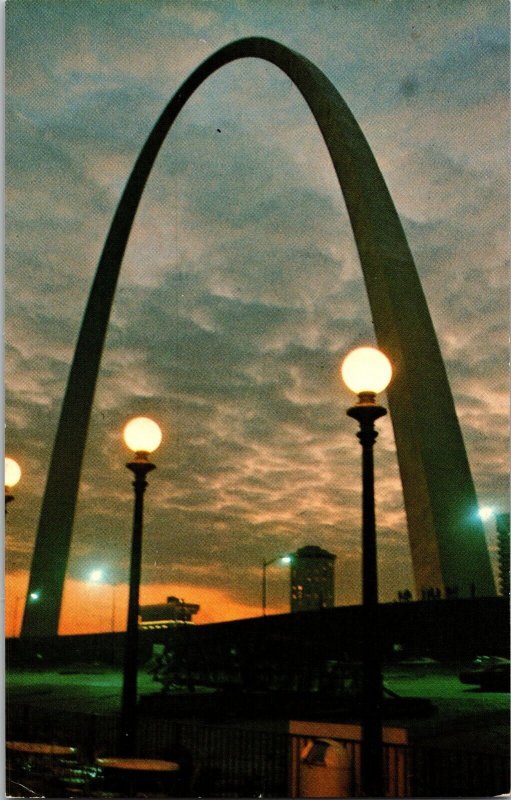 Gateway Arch Jefferson National Expansion Memorial St. Louis MO Postcard PC37