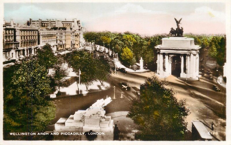 Postcard UK England London Wellington Arch and Piccadilly