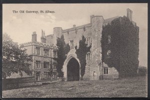 Hertfordshire Postcard - The Old Gateway, St Albans    U965