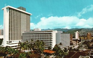 Vintage Postcard Princess Kaiulani Hotel Waikiki New Center Golden Beach Hawaii