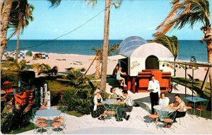 Ft Lauderdale, FL Florida OUTDOOR COCKTAIL BAR~SEA RANCH HOTEL ca1950's Postcard