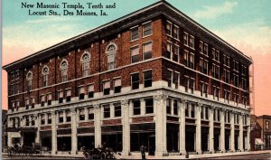 Postcard Masonic Temple at Tenth and Locust Streets in Des Moines, Iowa