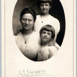 c1900s Sioux Rapids IA Cute Young Lady & Girls RPPC Sibling Mom? G.L Hornor A186