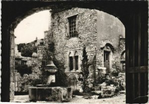 CPM VAISON-la-ROMAINE Vieille Fontaine et Maison Ancienne (1087255)