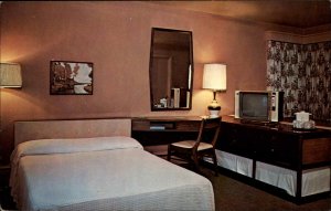 Vintage Postcard New Castle Delaware Motel Room Old TV 1960s D�cor PC