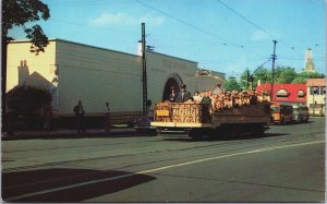 Canada The Observation Car Near The Wax Museum Montreal Chrome Postcard C098