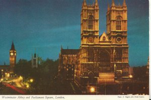 London Postcard - Westminster Abbey and Parliament Square - TZ12007