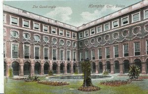 Middlesex Postcard - The Quadrangle - Hampton Court Palace  2081