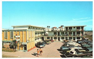 Ebb & Flow Hotel Old Cars Couple Walking Wildwood Crest New Jersey NJ Postcard