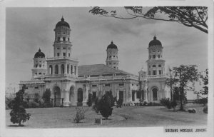 RPPC SULTAN'S MOSQUE JOHORE MALAYSIA REAL PHOTO POSTCARD (c. 1940s)