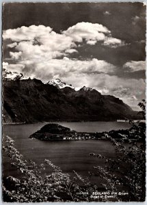 VINTAGE CONTINENTAL SIZED POSTCARD REAL PHOTO OF BEALGIO ON LAKE COMO ITALY 1956