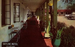 1950's Cars Mod Skyline Motel, San Antonio, Texas Postcard P124