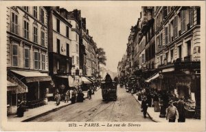 CPA PARIS 6e - La rue de Sèvres (65334)