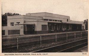 VINTAGE POSTCARD SOUTHERN PACIFIC RAILWAY STATION AT PALO ALTO CALIFORNIA c.1930