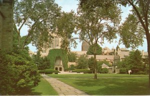 US    PC4413   YALE UNIVERSITY CROSS CAMPUS