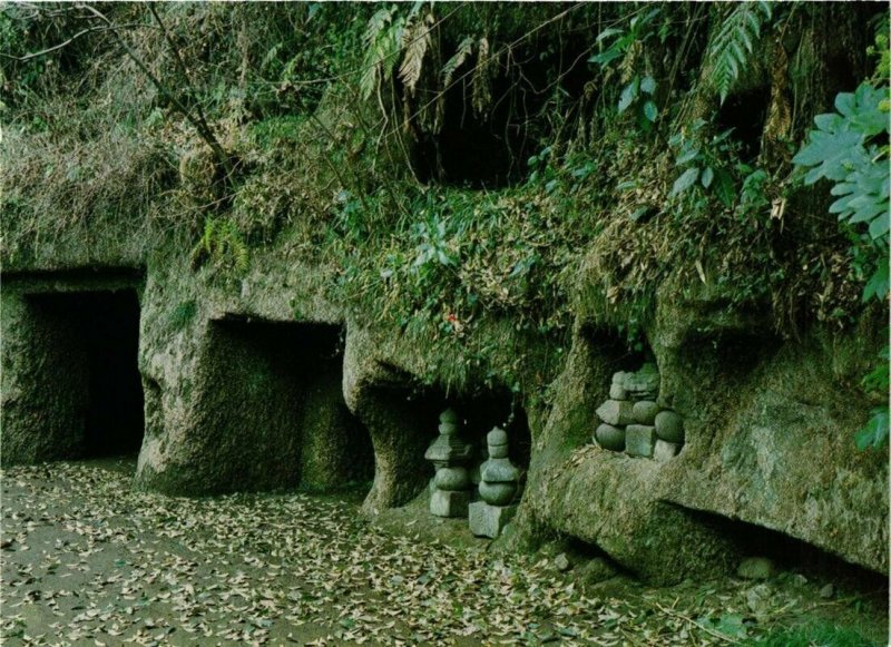 CPA AK KAMAKURA Yagurak Graves JAPAN (677256)