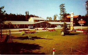 Thunderbird Motel 4 miles west of Dryden Ontario C1950s Tom & Aileen Spence PC