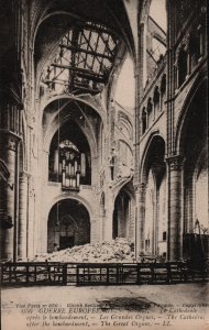 Guerre Europeenne. - Soisson - La Cathedrale apres le bombardement PC