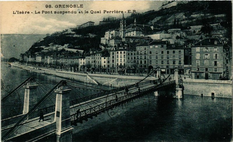CPA Grenoble - L'Isere - Le Pont Suspendu et le Quai Perriere FRANCE (961412)