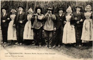 CPA LOCMARIAQUER - Nouveaux Maries Garcons et Filles d'honneur (431104)