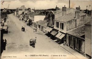 CPA CROIX-de-VIE - L'Avenue de la Gare (297879)