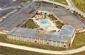 Sheraton Inn-Hopkins Airport Cleveland, Ohio OH Postcard