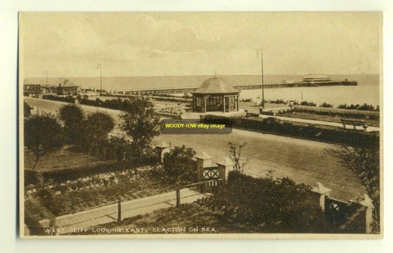 tp2752 - West Cliff looking East , Clacton-on-Sea , Essex - postcard 