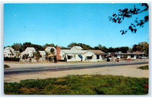 YUMA, CO Colorado ~ Roadside BRONZE LANTERN MOTEL c1950s Car Postcard