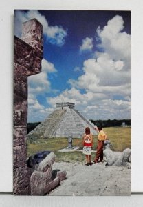 The splendid Mayan pyramids of Chichen Itza, Yucatan - Postcard