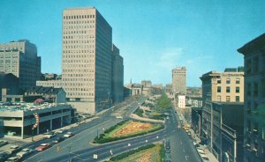 Vintage Postcard St. Paul Place Showing Preston Gardens Baltimore Maryland MD