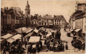 CPA LAMBALLE - La Grande Place un jour de Marché (630264)